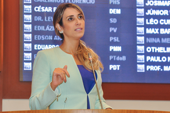 Deputada Andrea Murad revela suspeita de estar grampeada pelo governo