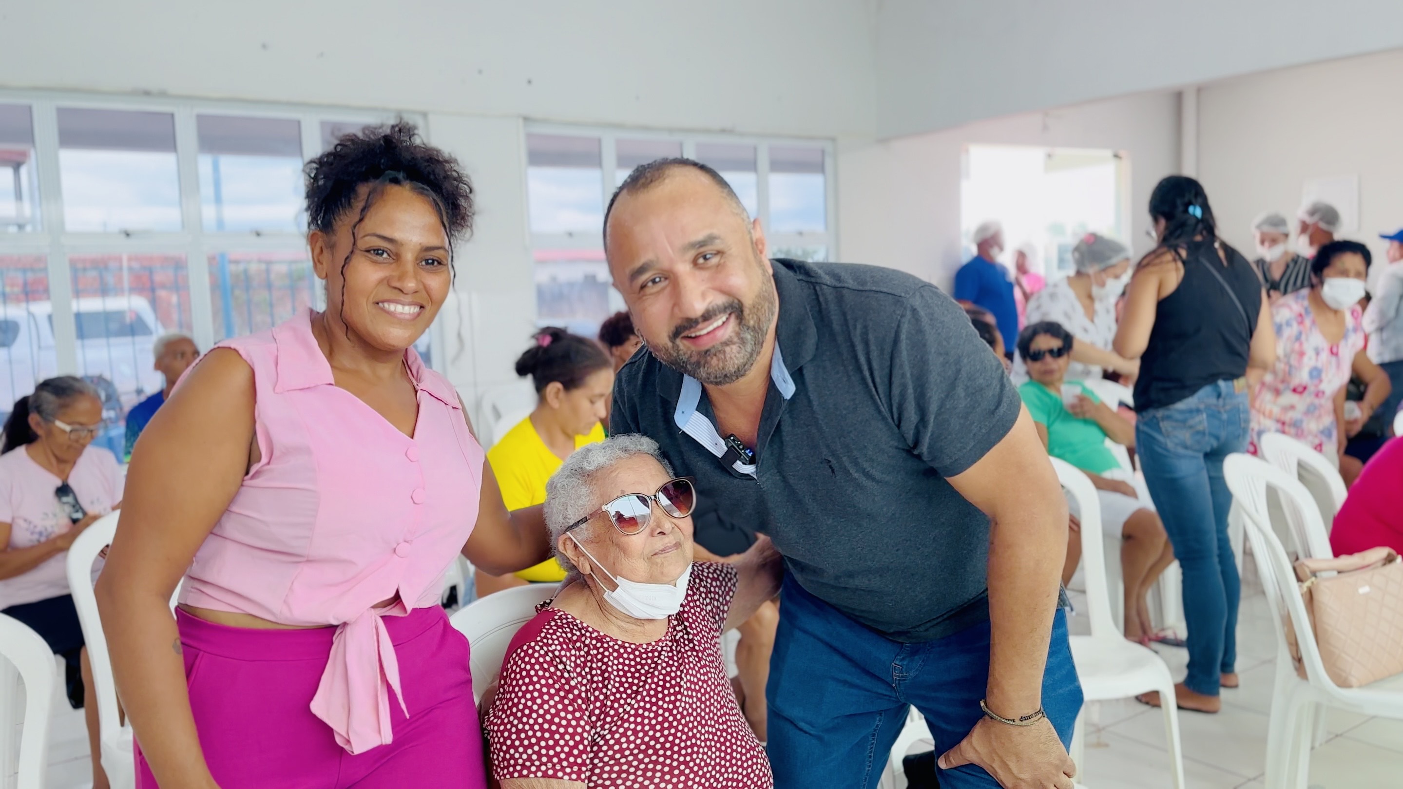 Roberto Costa conversou com pacientes que foram atendidas no mutirão de cirurgias do programa “Amor no Olhar”