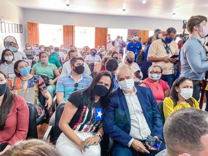 Ana do Gás participa da inauguração do prédio da Academia Vianense de Letras