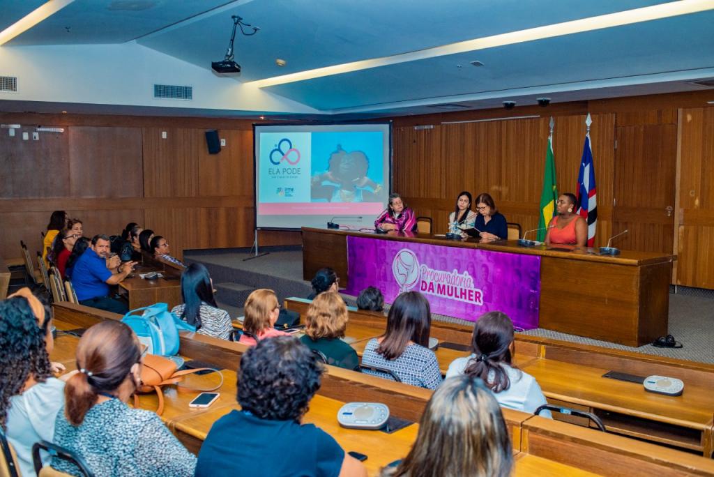 Procuradoria da Mulher e Escola do Legislativo promovem palestra sobre liderança feminina