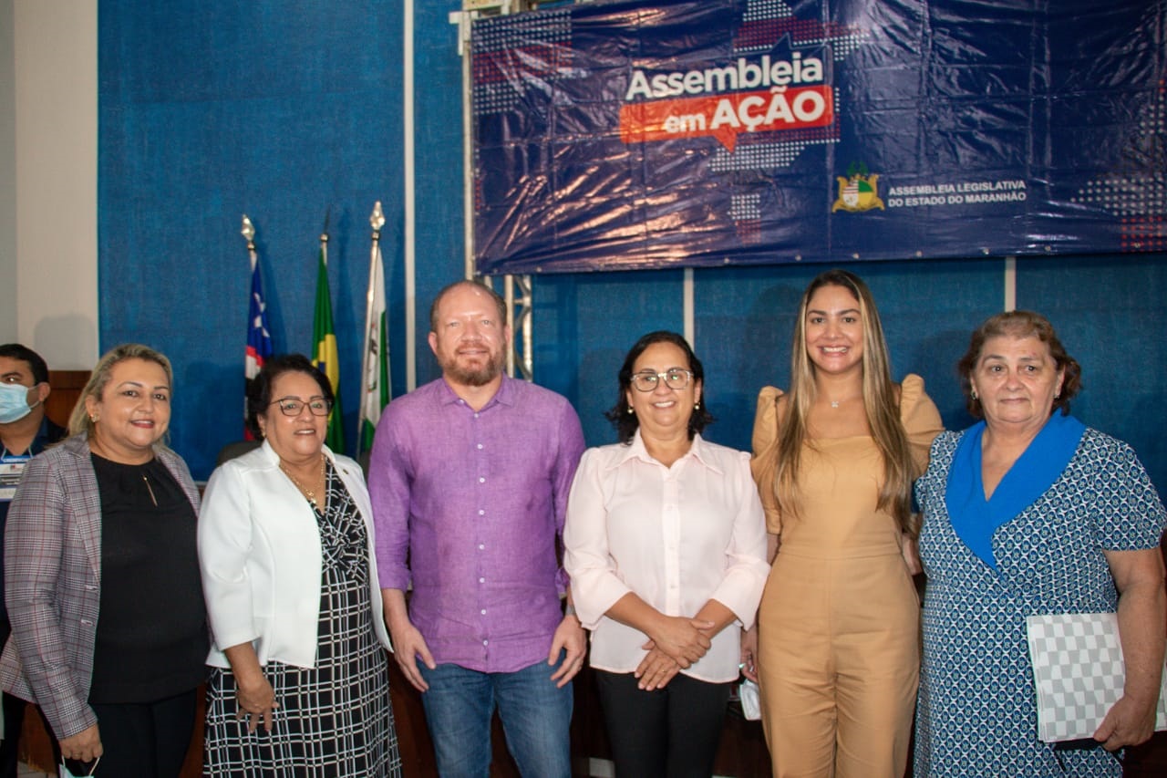Othelino Neto e Ana Paula Lobato com as deputadas Betel Gomes e Socorro Waquim e lideranças do Sul maranhense
