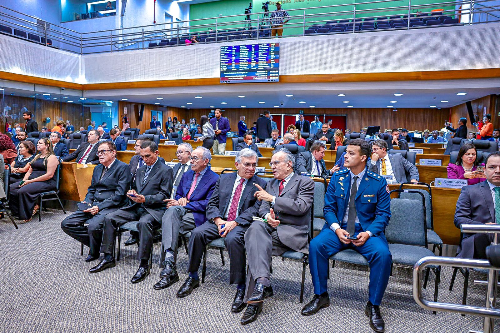 A cerimônia contou com a presença de autoridades de diversos segmentos, que prestaram homenagens ao poeta 