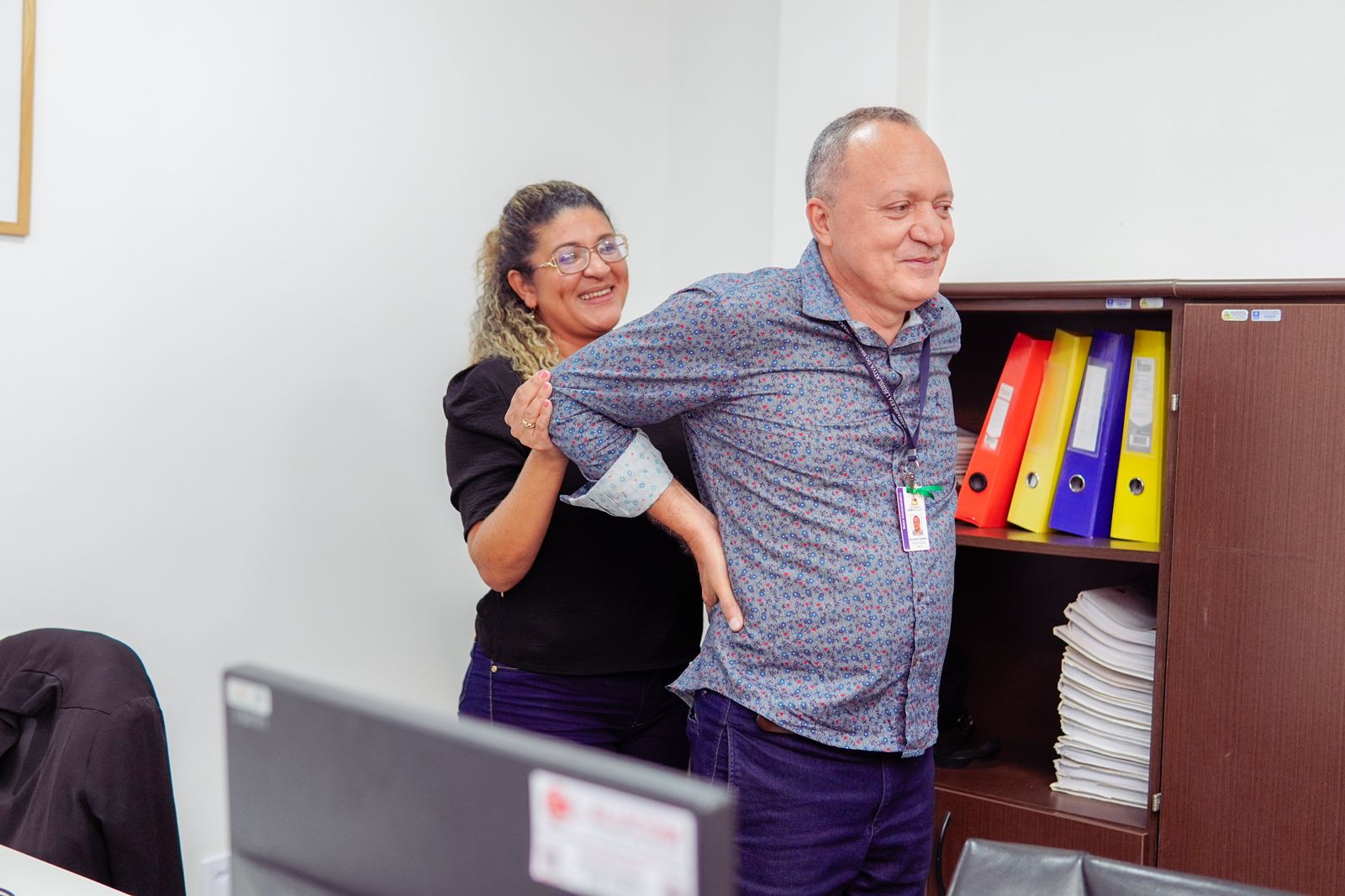 Exercícios laborais podem ser praticados antes, durante e depois das tarefas diárias