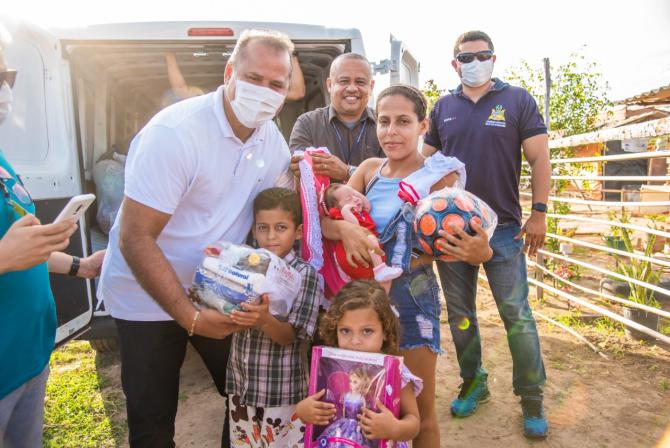 Gabinete Militar entrega cestas básicas e brinquedos a famílias carentes de Paço do Lumiar
