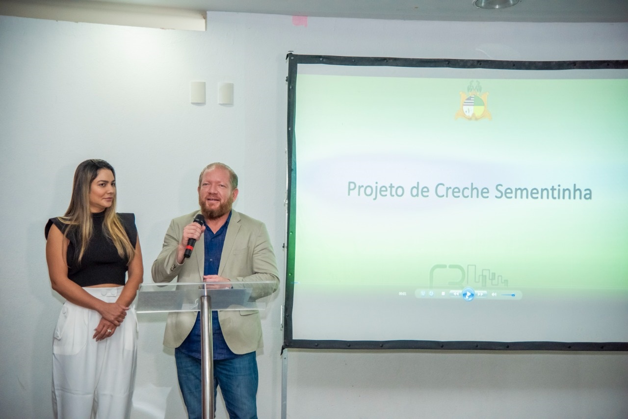 Othelino Neto e Ana Paula apresentam o projeto para ampliação da Creche e destacam importância das melhorias  