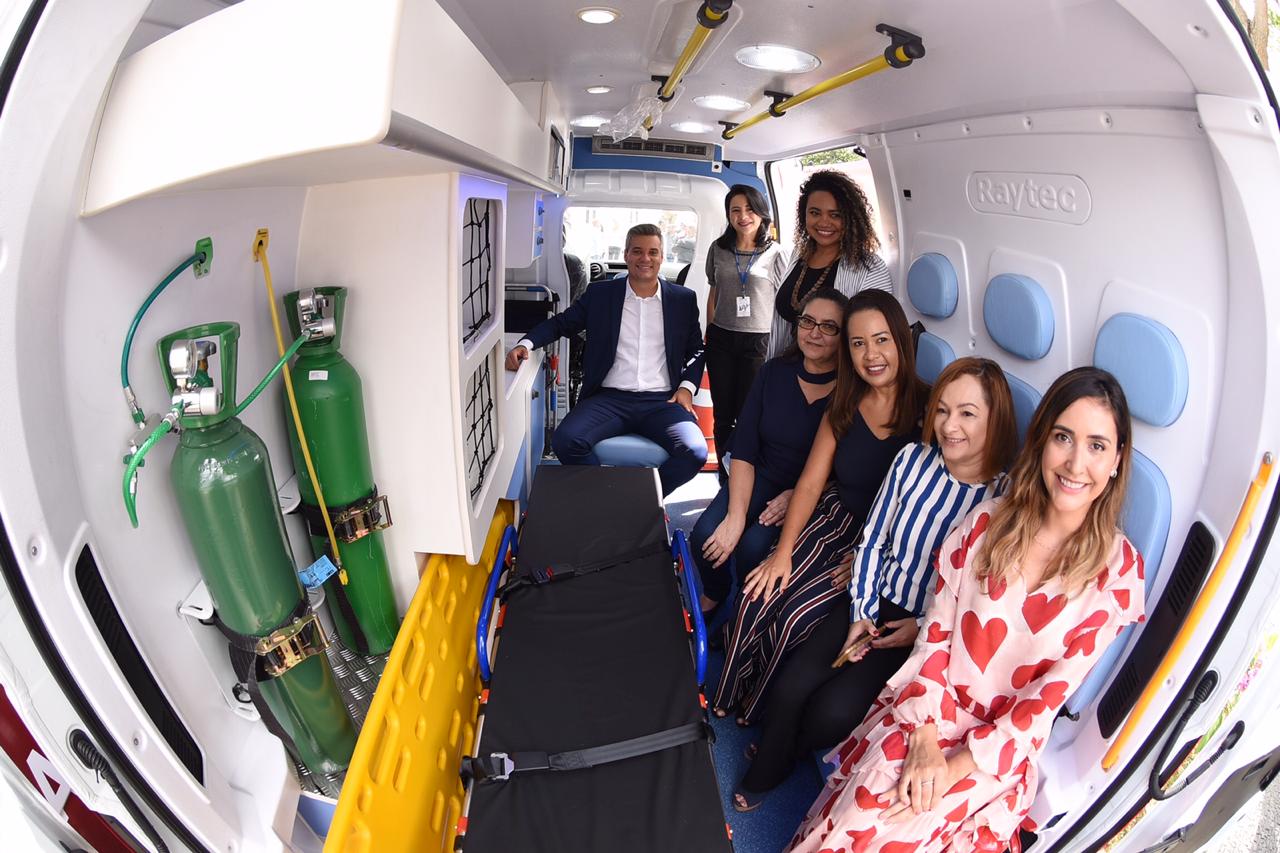 A ambulância é equipada com materiais e itens indispensáveis para o atendimento de emergência