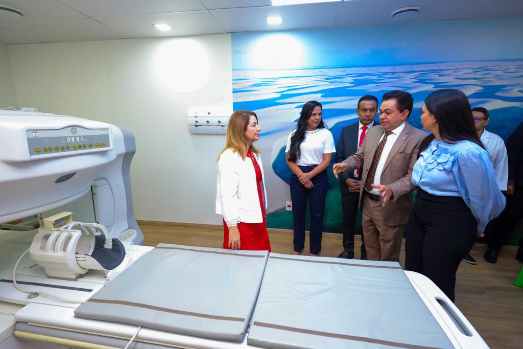 Parlamentares visitam as instalações do Centro Médico Kleber Carvalho Branco, que foi reformado e ampliado