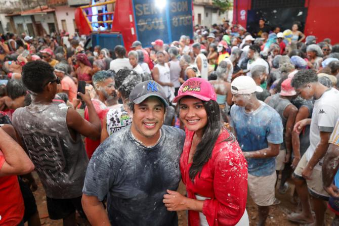 Deputado Osmar Filho realiza Carnaval Lava-pratos no bairro do São Francisco