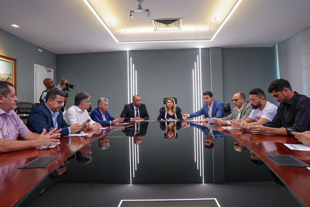 Iracema Vale discute movimento “Sem FPM não dá” com comitiva de prefeitos