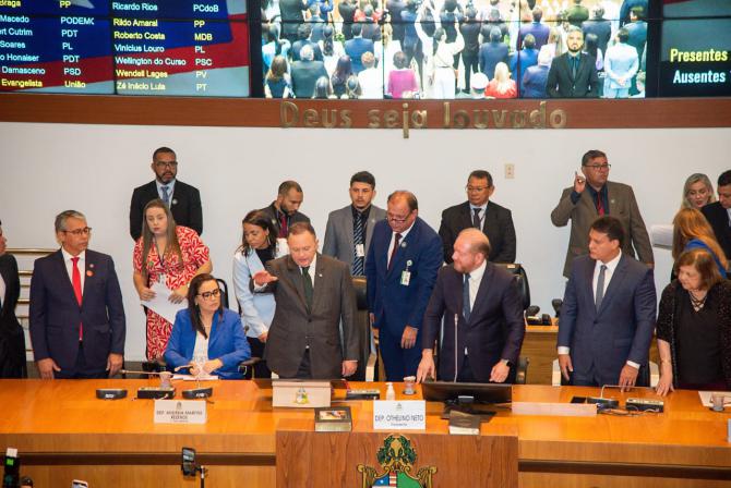 Assembleia Legislativa empossa o governador Carlos Brandão e o vice Felipe Camarão