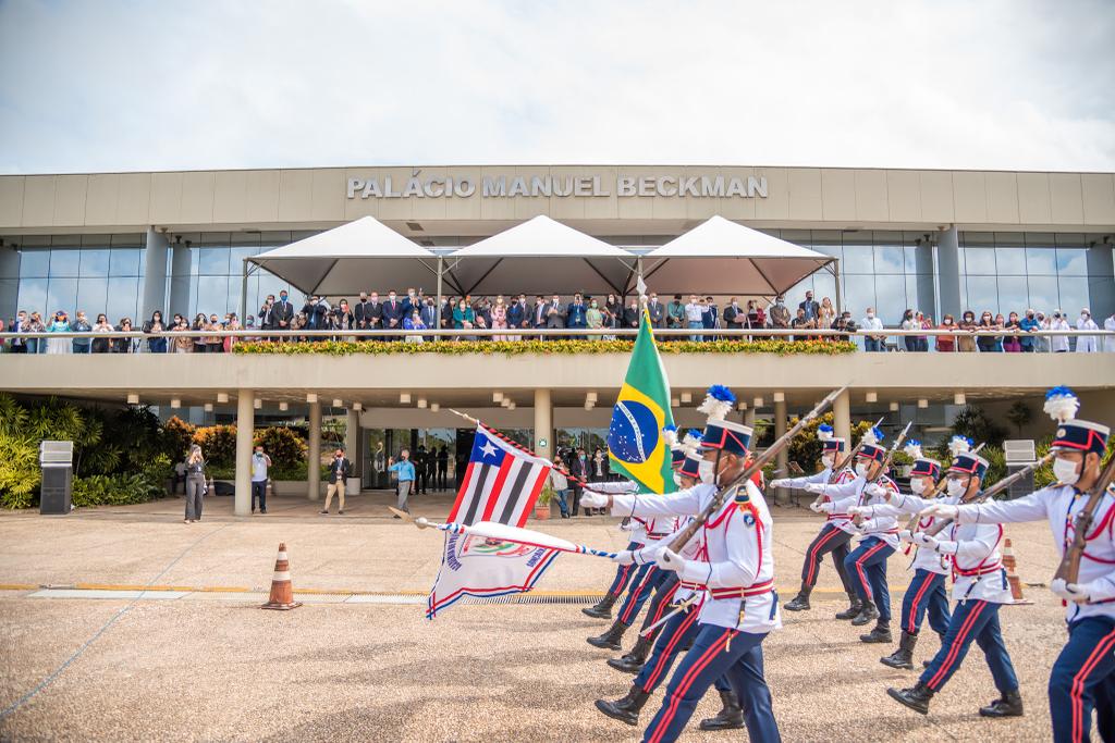 Desfile da Guarda de Honra da Polícia Militar foi assistido por deputados e autoridades 