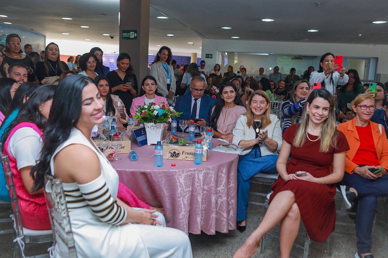 Deputadas e servidoras participam de café da manhã em celebração ao Dia Internacional da Mulher