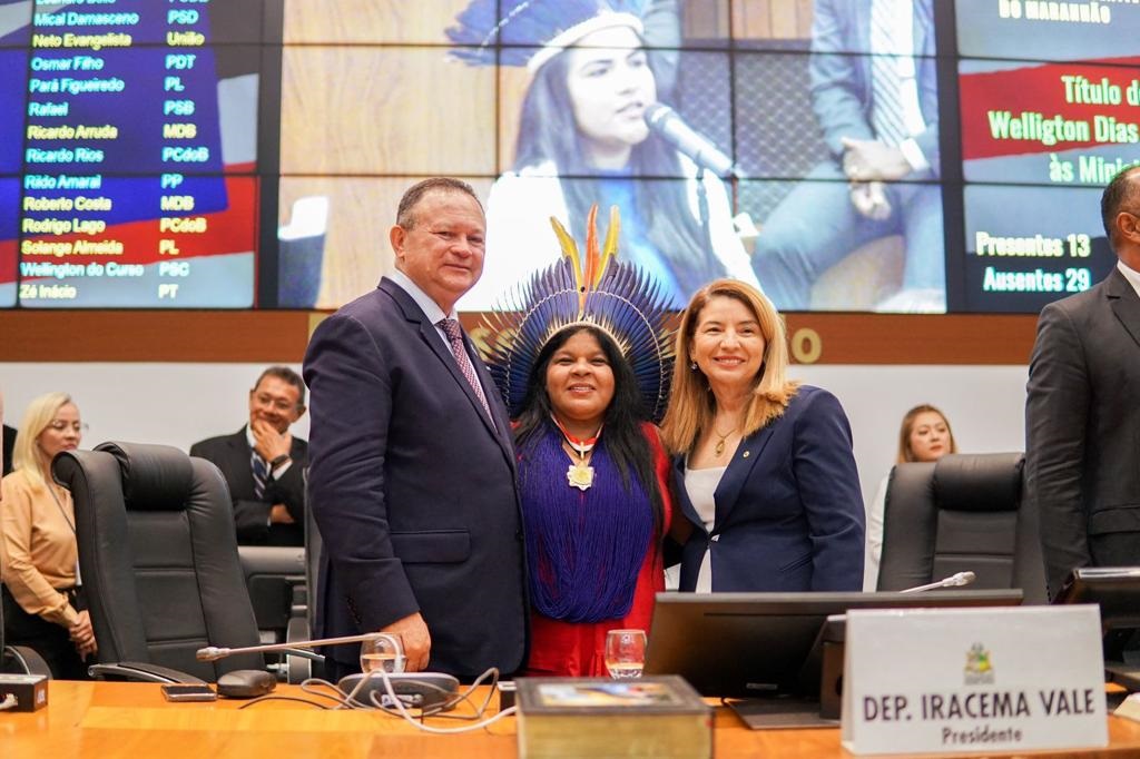 Ministra Sônia Guajajara com o governador Carlos Brandão e a presidente da Assembleia, Iracema Vale