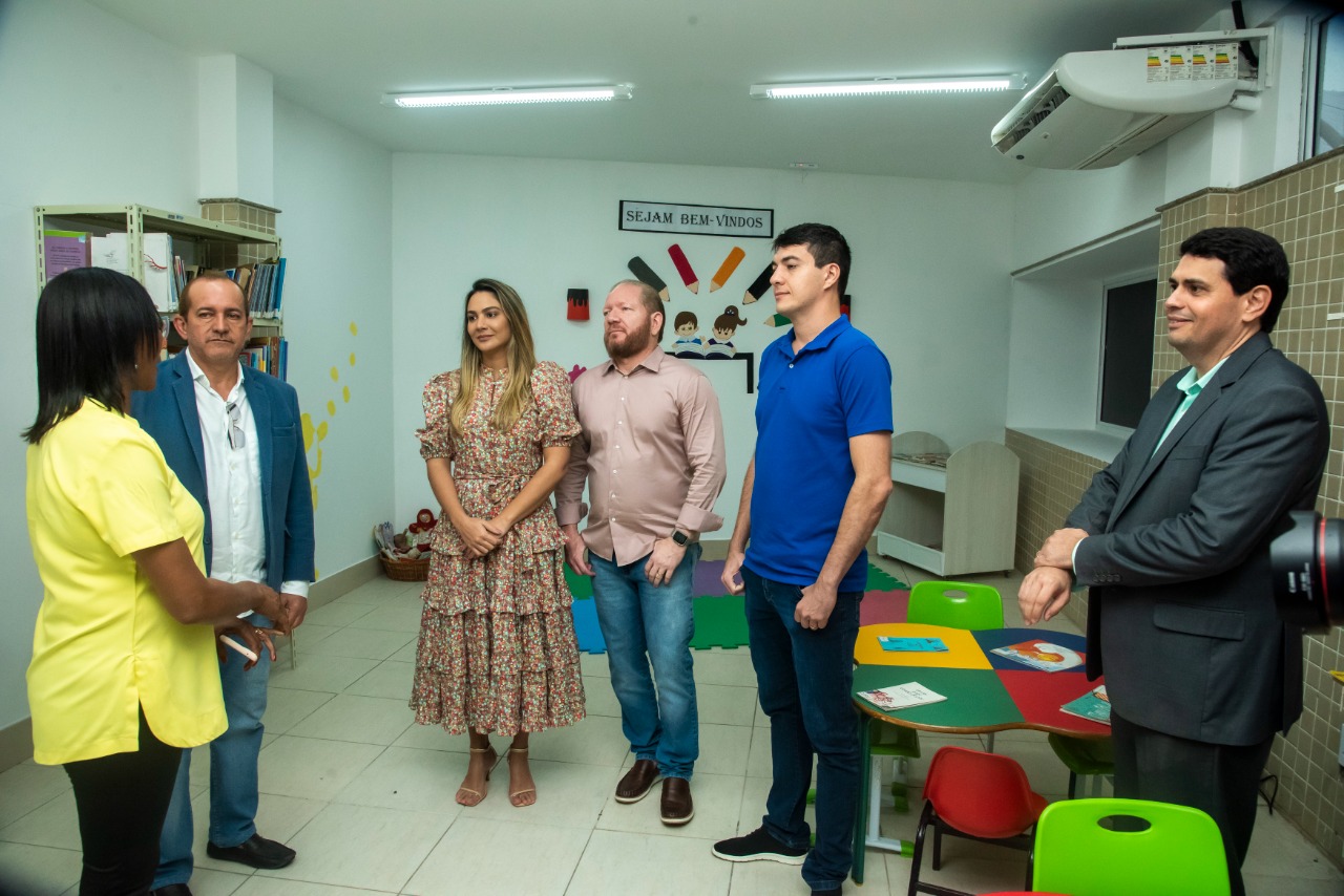 Ampliação da Creche-Escola Sementinha alcança todo o prédio escolar, abrangendo ambientes como a biblioteca