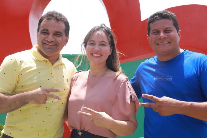 Detinha participa da entrega de veículos e inauguração de praça em Luís Domingues 