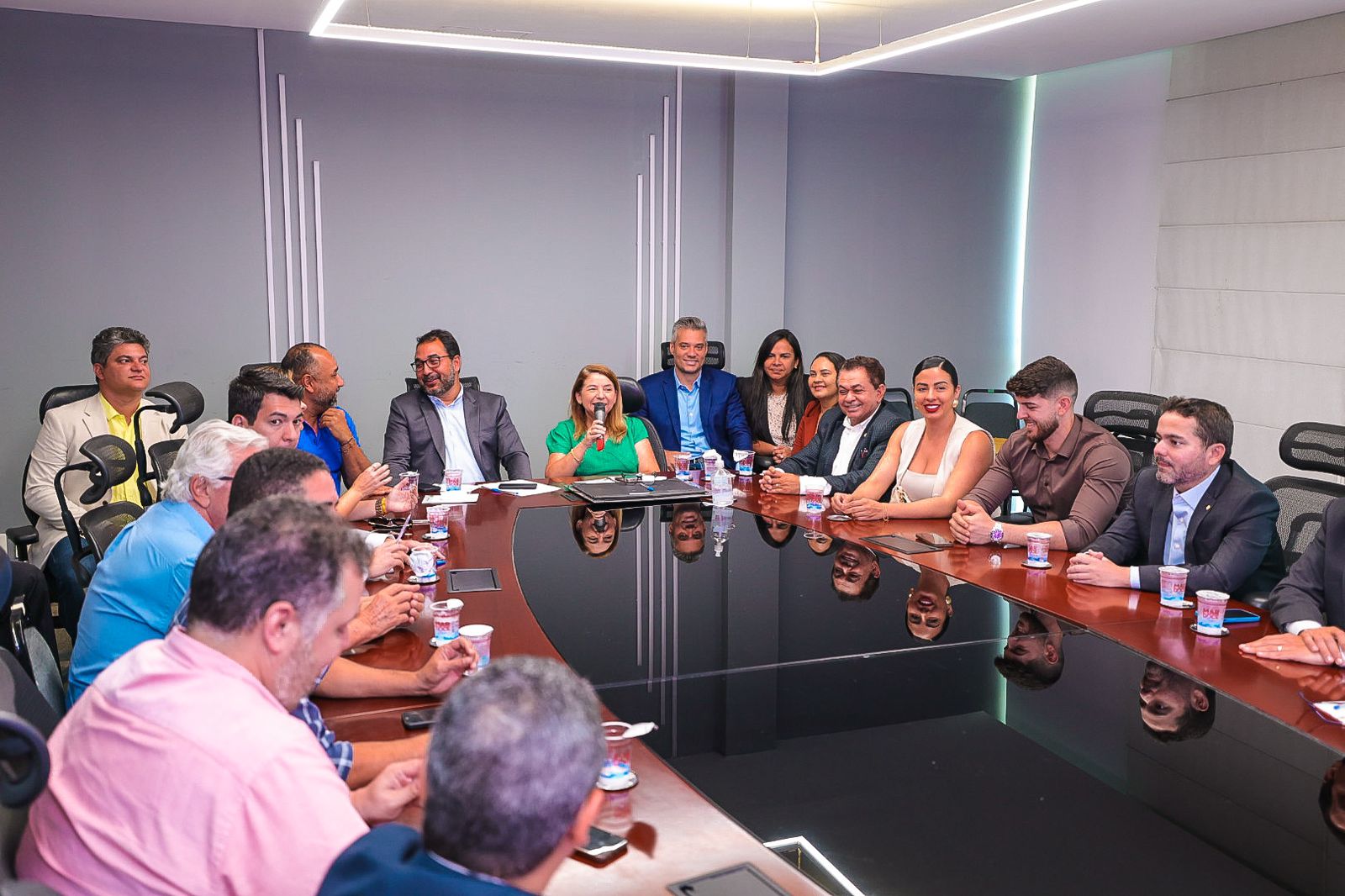 Na reunião, os parlamentares fizeram questionamentos e deram sugestões para melhoria do sistema ferryboat 