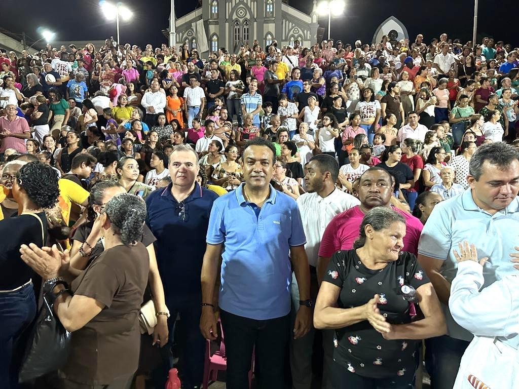 Júnior Cascaria prestigia encerramento do Festejo de São Benedito em Pedreiras 