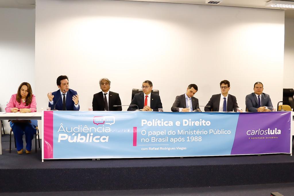 Evento foi comandado pelo presidente da CCJ, deputado Carlos Lula, com a presença de parlamentares e convidados 
