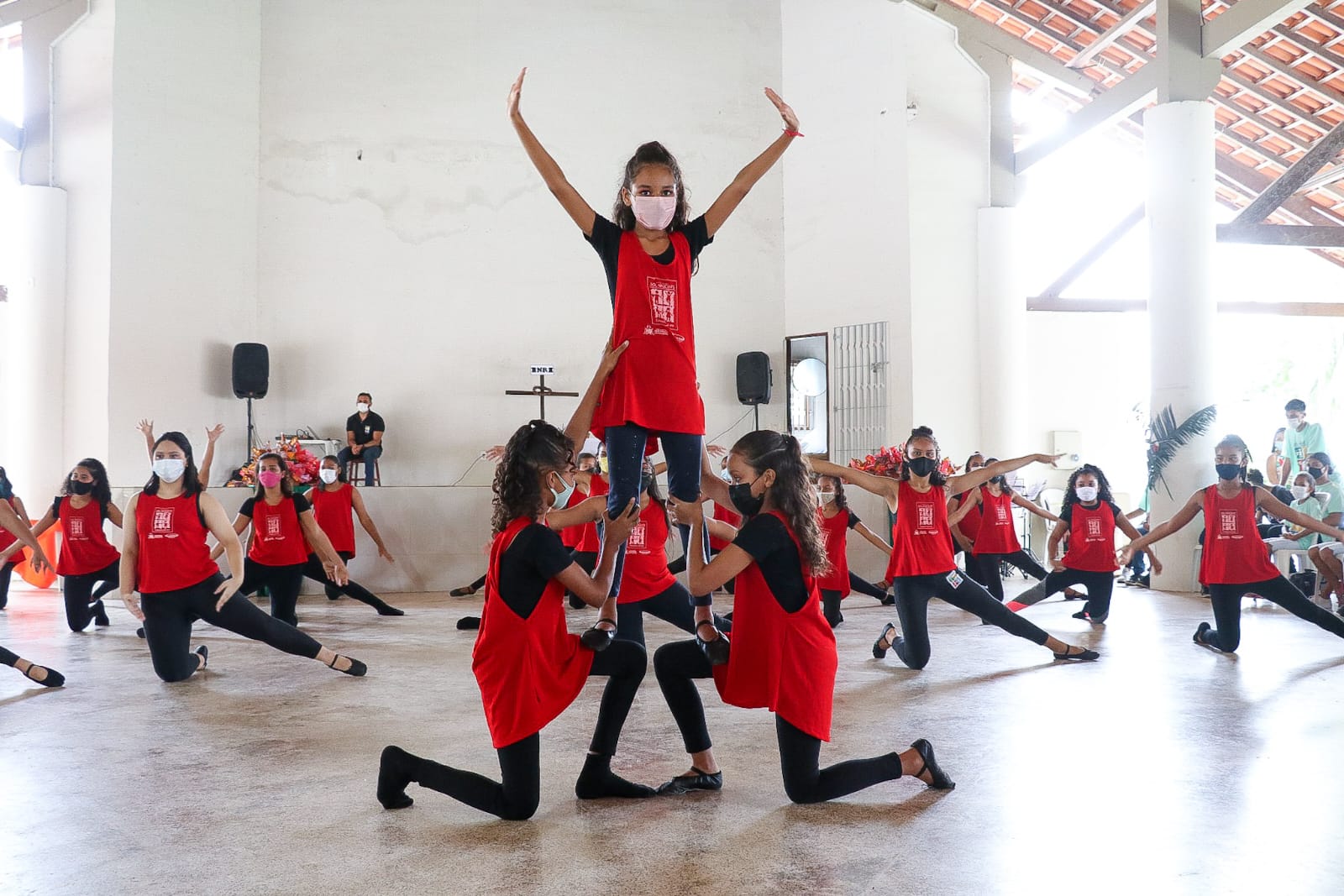 Alunas da oficina de Dança apresentam número durante o evento realizado no Clube de Servidores da Assembleia 