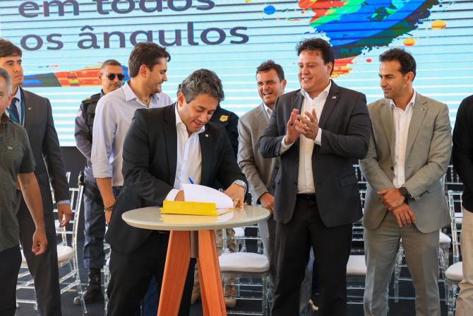 Osmar Filho participa do lançamento da pedra fundamental de Complexo Operacional dos Correios em São Luís