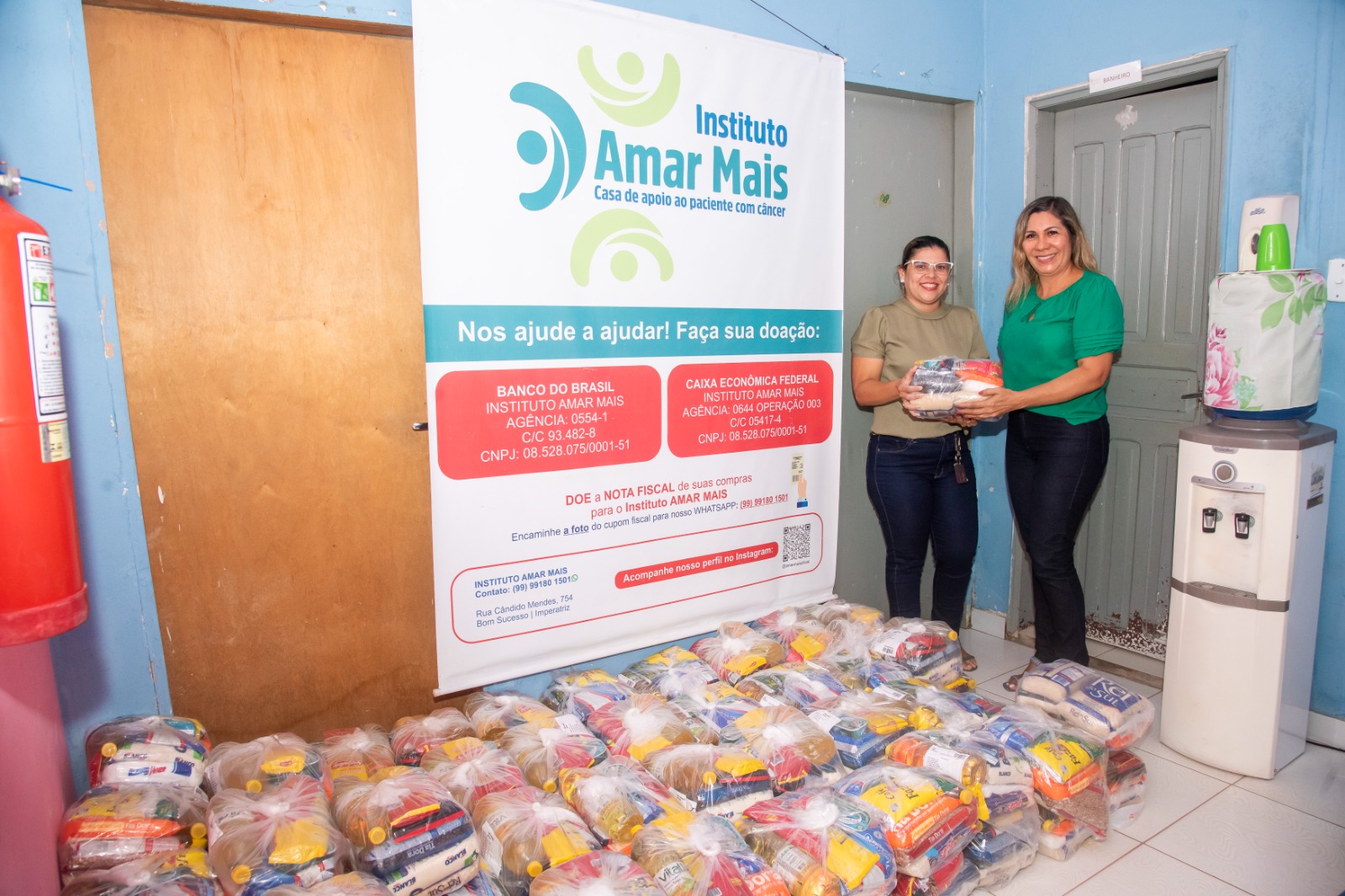Representantes do Instituto Amar Mais recebem cestas básicas arrecadadas por vereadores e deputados em Imperatriz