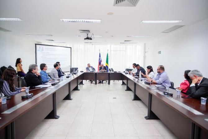 Frente Parlamentar de Combate à Pobreza debate políticas públicas voltadas à área da educação