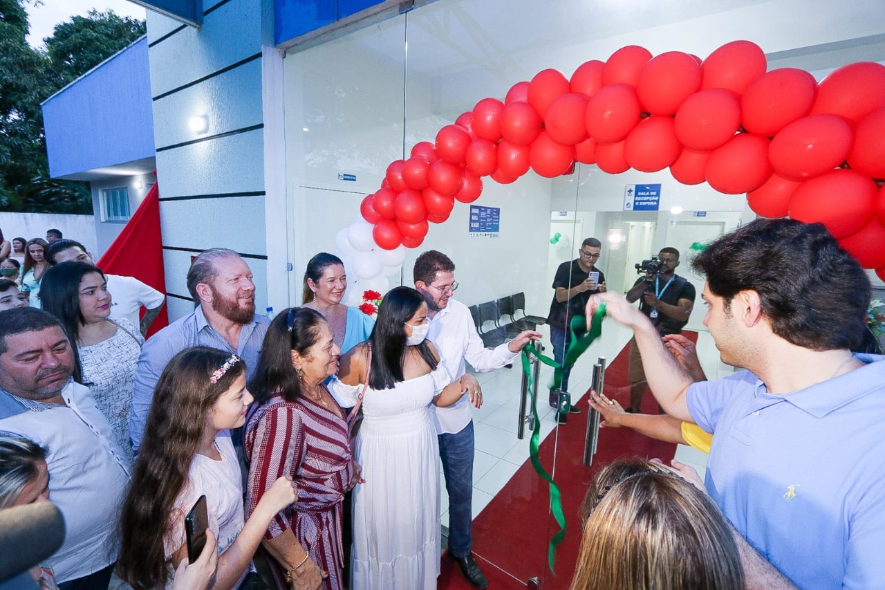 Othelino e família participam da inauguração da Unidade de Saúde Othelino Filho, em Meruoca (CE)