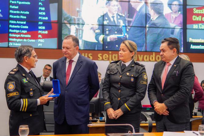 Assembleia celebra Dia do Capelão Evangélico em Sessão Solene com presença do governador  