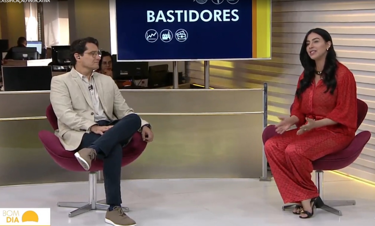  Procurada da Mulher da Alema, deputada Daniella durante a entrevista ao jornalista Clóvis Cabalau