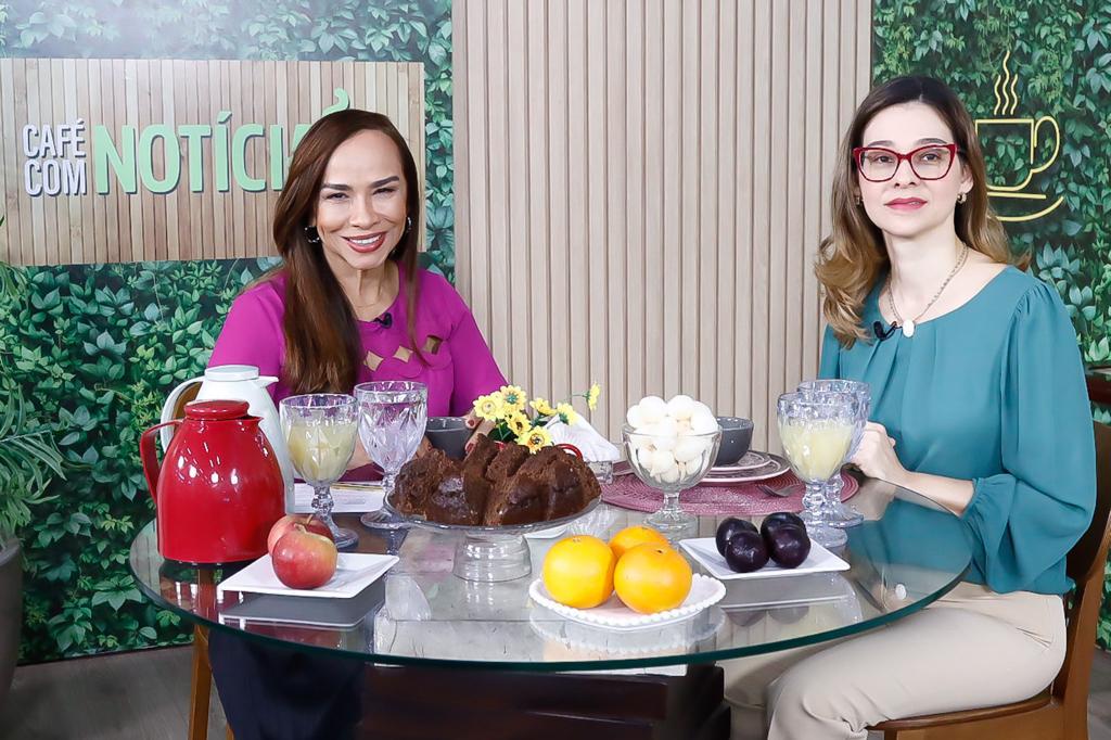 Chefe da Unidade de Transplante do HU-UFMA, Priscila Monteiro, com a jornalista Elda Borges