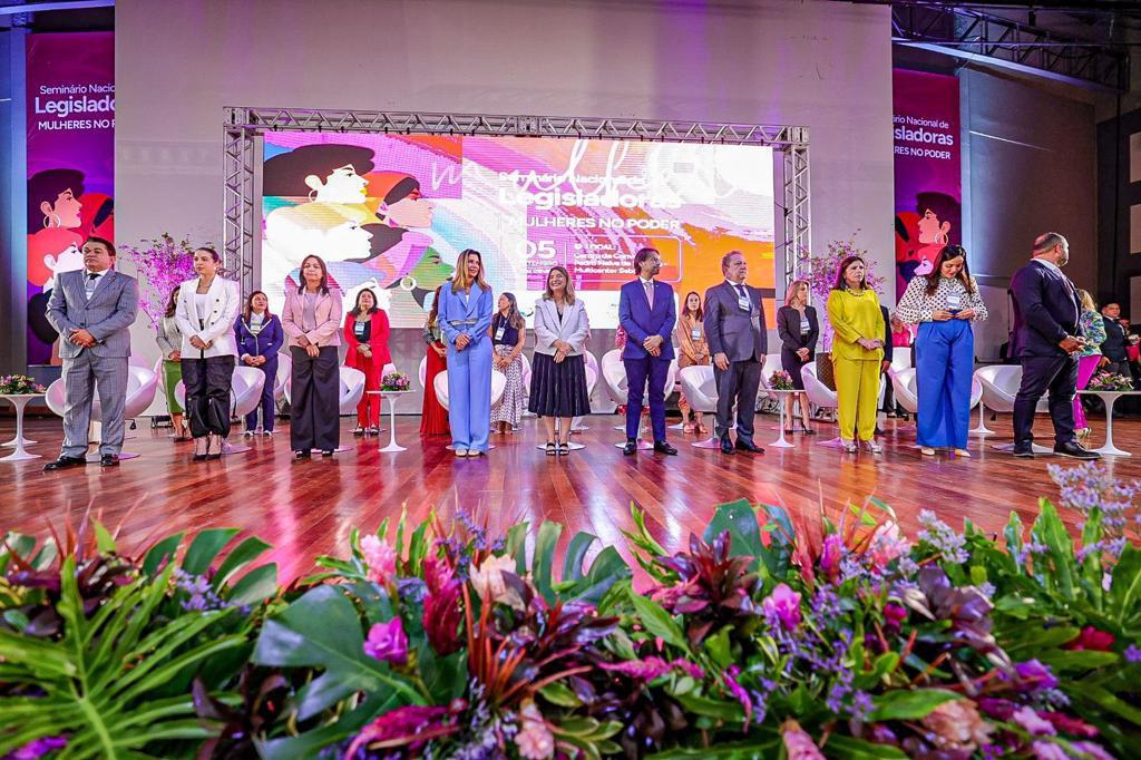 Legisladoras - Mulheres de todo o país debatem fortalecimento da presença feminina nos espaços de poder