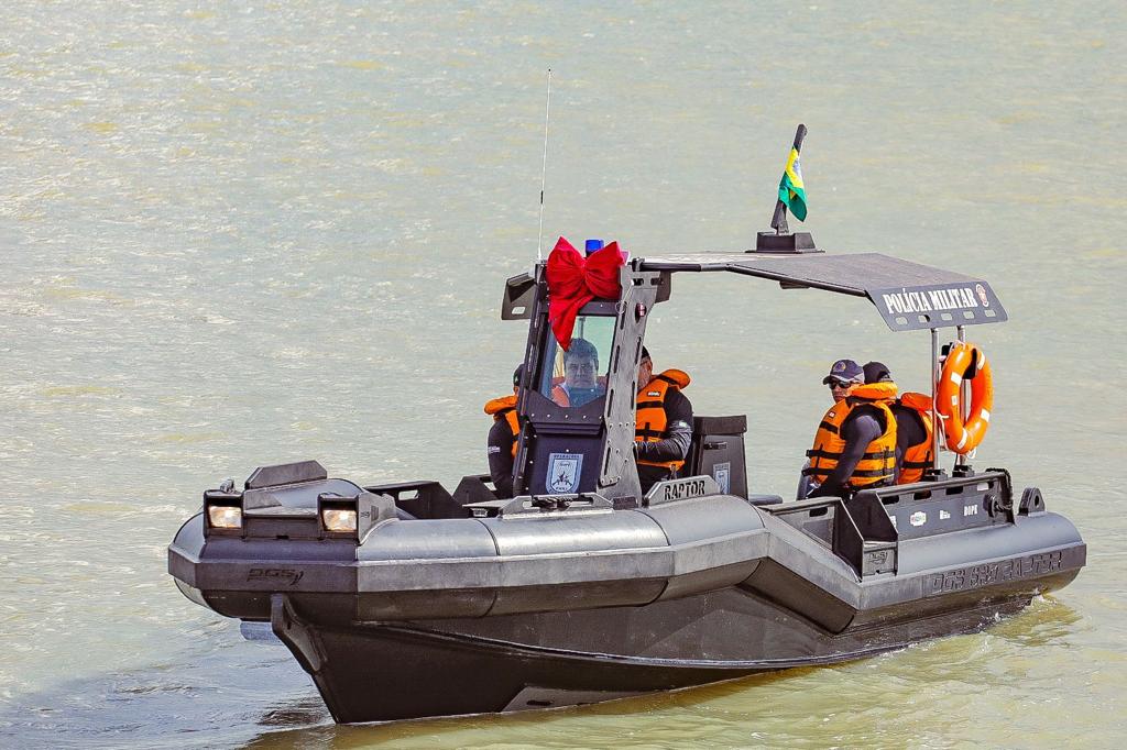 Embarcação será usada pela Polícia Militar no auxílio às atividades de policiamento fluvial e marítimo