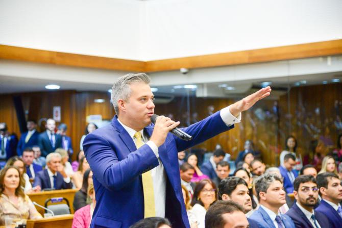 Neto Evangelista toma posse para o quarto mandato de deputado estadual