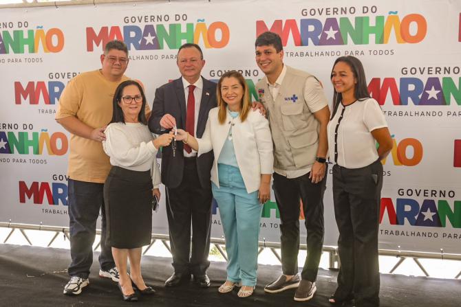 Durante entrega de ambulâncias, Iracema Vale reitera parceria com governo para fortalecimento da saúde 