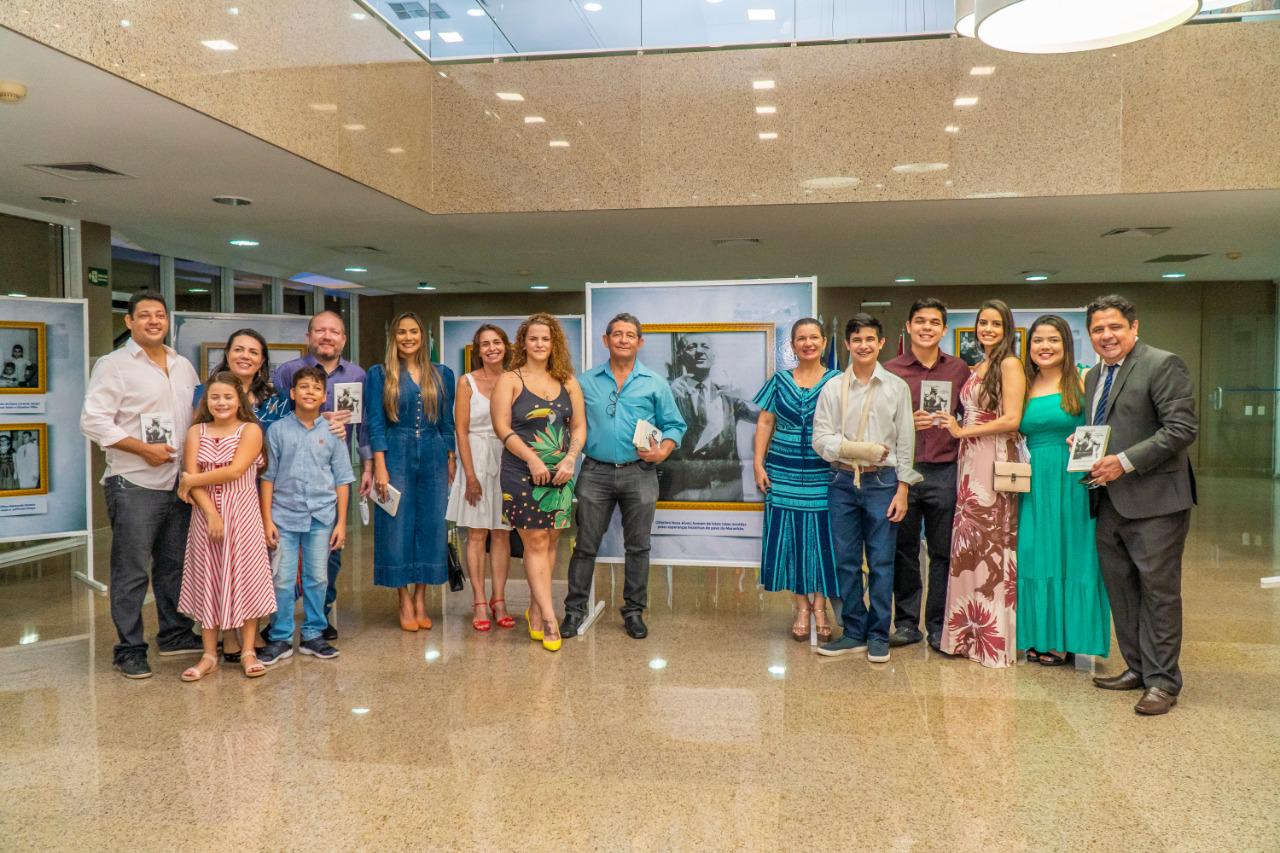 O lançamento contou com a presença de familiares do biografado, em cerimônia discreta ocorrida no hall do Plenário Nagib Haickel