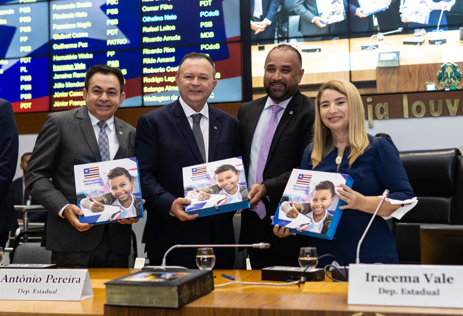 Governador Brandão entregou a Mensagem Governamental aos parlamentares, contendo o plano de ações para os próximos anos 