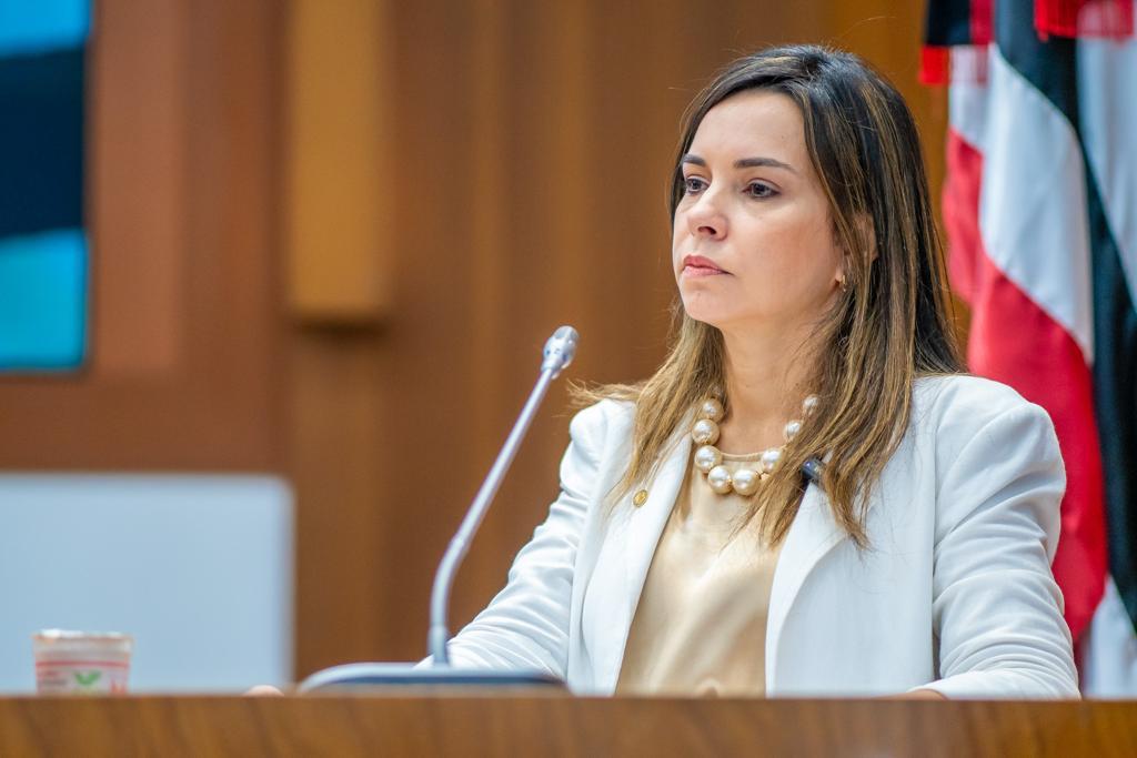 Deputada Dra. Vivianne destaca entrega de ambulâncias a municípios maranhenses