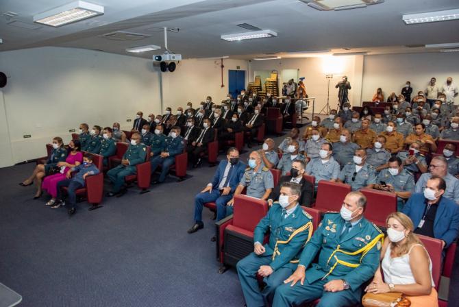 Gabinete Militar da Assembleia presta homenagem a servidores do setor