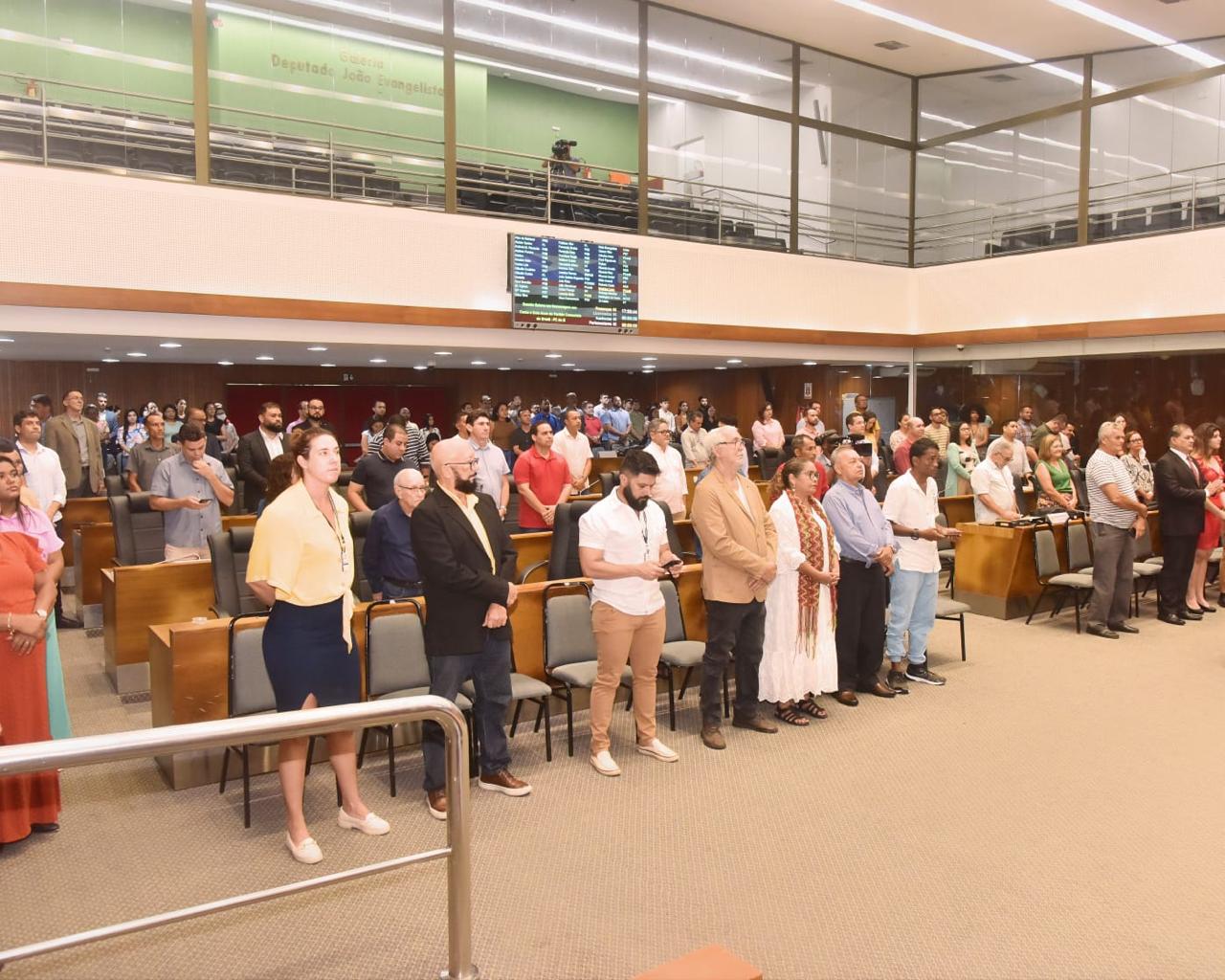 Diversas autoridades e militantes participaram do evento, realizado no Plenário Nagib Haickel