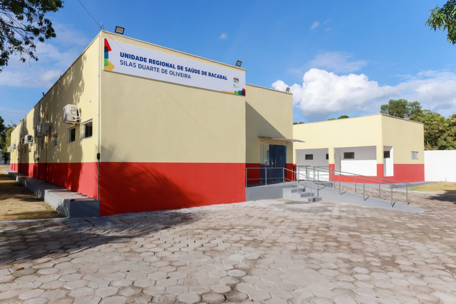 Unidade Regional de Saúde “Silas Duarte de Oliveira”, que recebeu esse nome por meio de lei de autoria de Roberto Costa