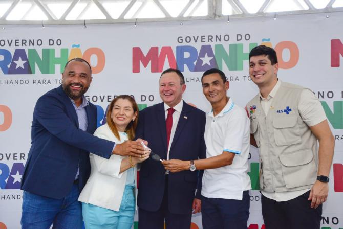 “É o municipalismo cada vez mais presente no governo Brandão”, diz Roberto Costa em entrega de ambulâncias