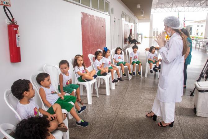 Alunos da Creche-Escola Sementinha participam de atividade sobre higiene bucal 