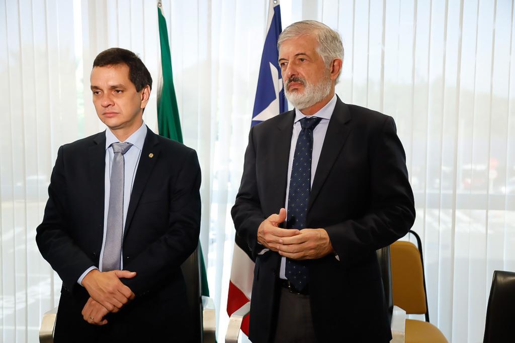 Presidente da Comissão de Educação, deputado Ricardo Arruda, com o reitor da Uema, Walter Canales Sant