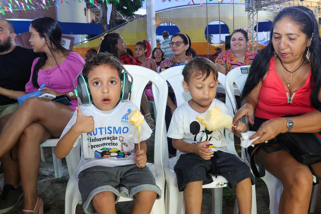 Abafadores de som foram distribuídos, durante o evento, a pessoas com sensibilidade auditiva 