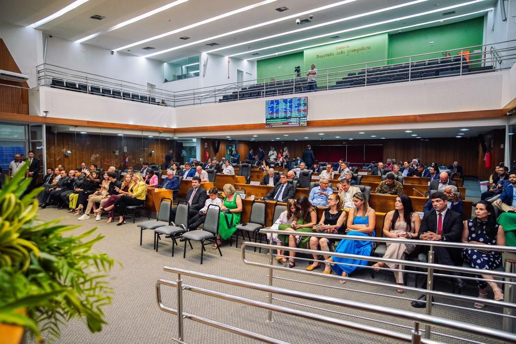 A solenidade contou com a presença de autoridades, familiares e amigos dos homenageados