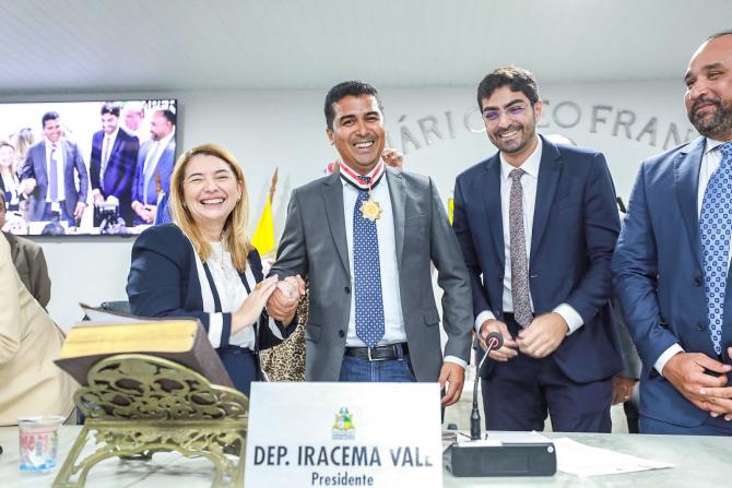 Assembleia concede Medalha Manuel Beckman ao ex-deputado professor Marco Aurélio