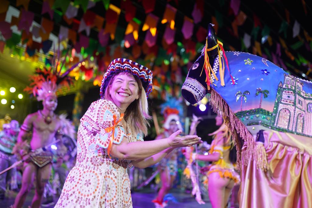 Presidente da Alema, Iracema Vale, celebra o sucesso desta edição do Arraial da Assembleia