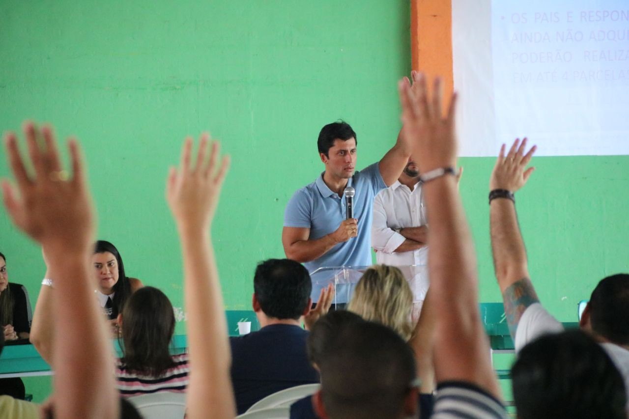 Reunião contou com a presença das famílias de alunos e direção da escola: consumidores ficaram satisfeitos com o acordo