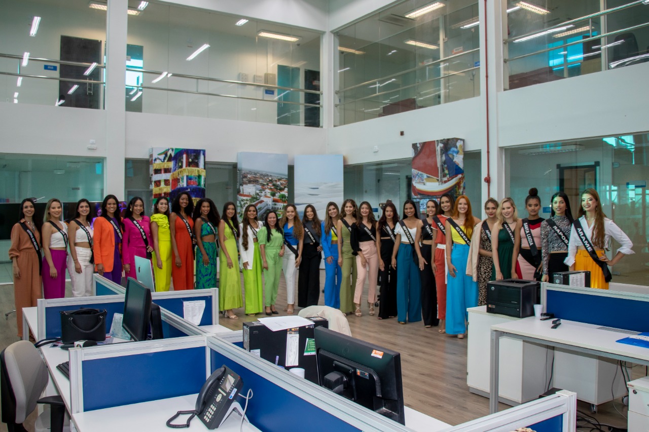 Candidatas ao Miss Maranhão 2023 com a jornalista Silvia Tereza no Complexo de Comunicação da Assembleia