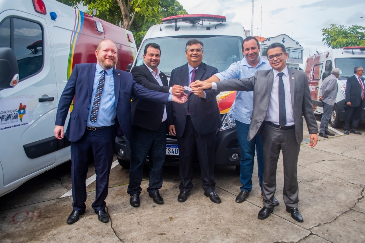 Othelino, Flávio Dino, Carlos Lula e deputado Adelmo Soares, que destinou a ambulância para o município de Caxias